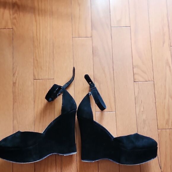 Michael Kors- Elegant Black Suede Wedge Heels Women's Size 9 - Picture 3 of 5